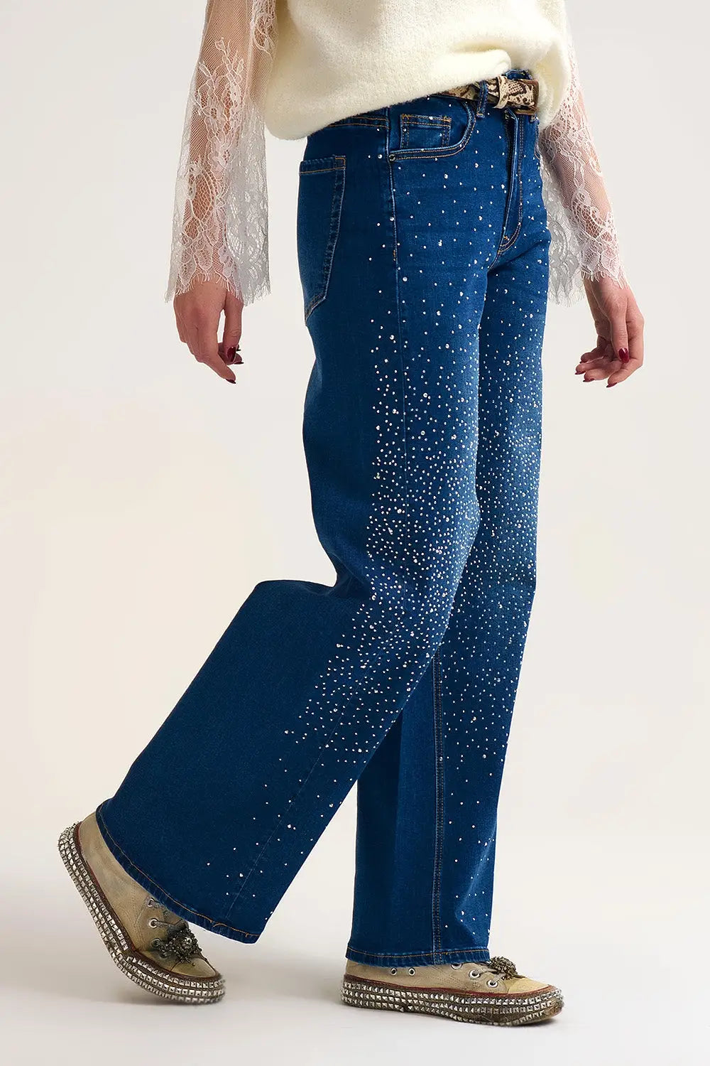 Jeans en denim à jambe large avec détails en strass sur le devant - Pantalons
