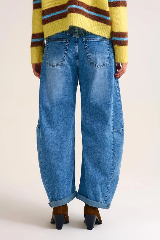 Jeans en denim bleu Barrel à jambe large en délavage léger - Pantalons