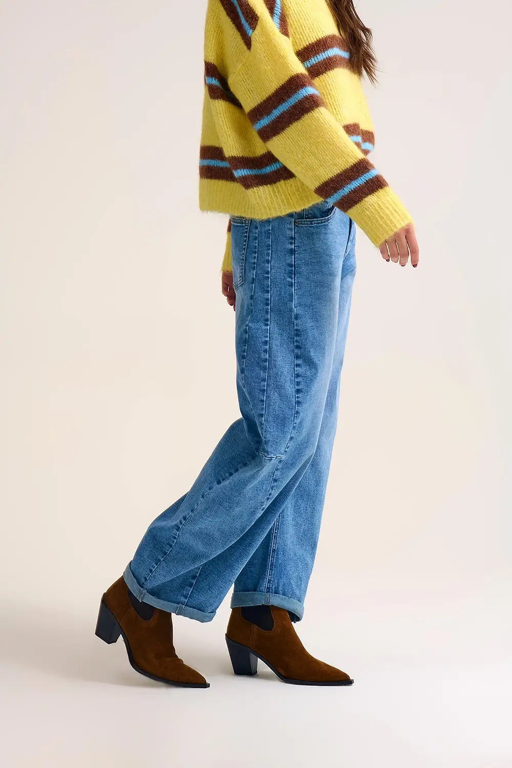 Jeans en denim bleu Barrel à jambe large en délavage léger - Pantalons