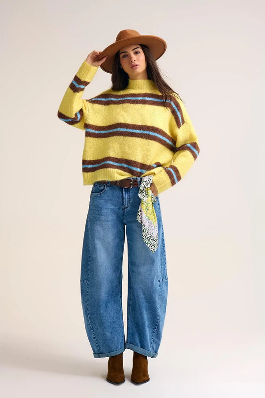 Jeans en denim bleu Barrel à jambe large en délavage léger - Pantalons