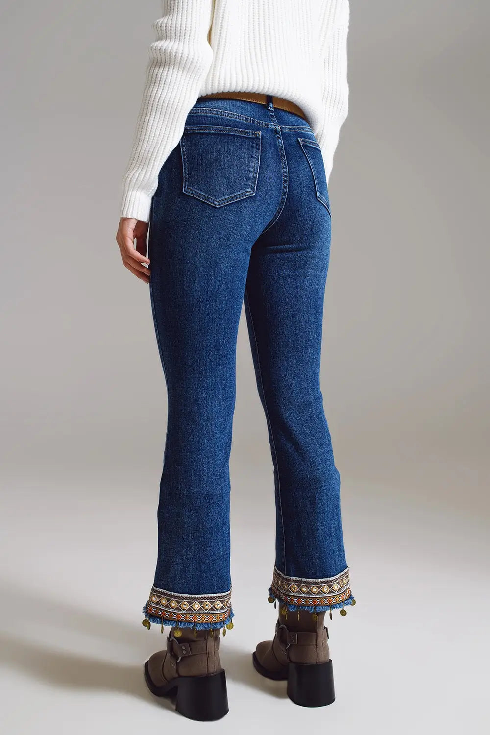 Jeans évasés avec ourlet orné - Pantalons