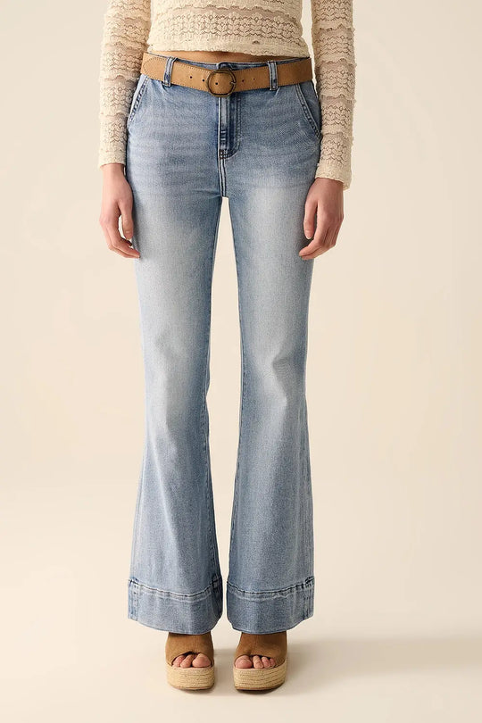 jeans évasés en délavé clair fabriqués en denim de haute qualité - Pantalons