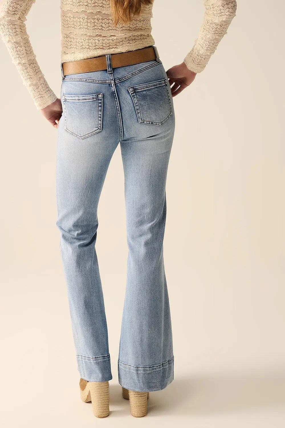 jeans évasés en délavé clair fabriqués en denim de haute qualité - Pantalons