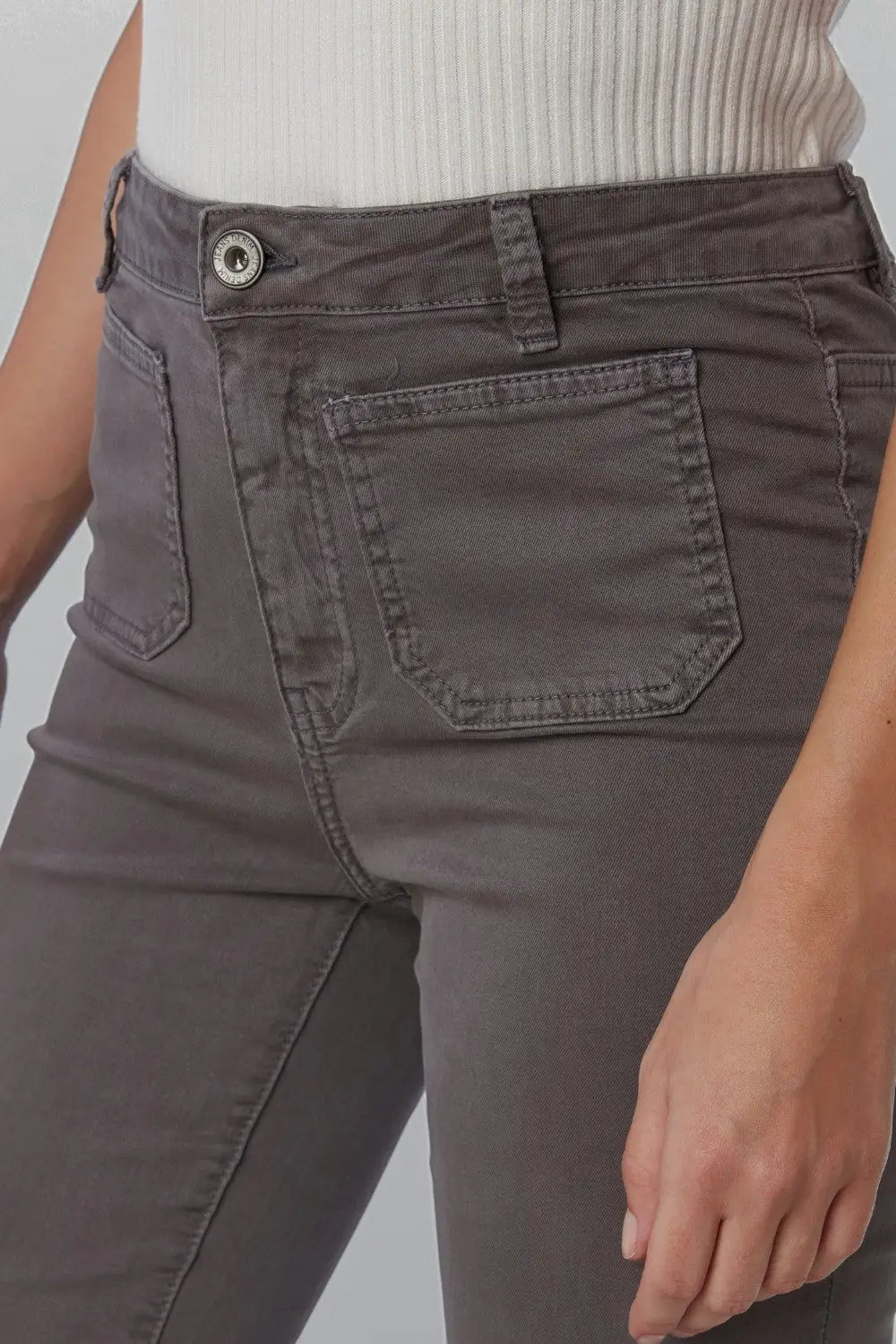 Jeans évasés skinny gris foncé avec poches sur le devant - Pantalons