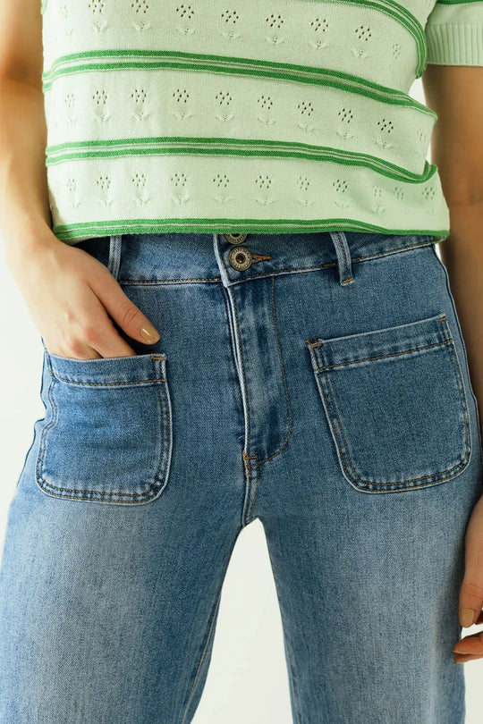 Jeans jambes larges avec fermeture frontale par boutons métalliques et poches frontales - Pantalons
