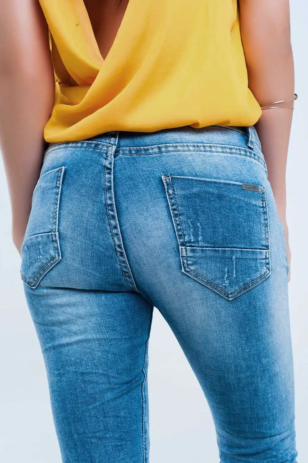 Jeans skinny à mi-lavage avec déchirures au genou - Pantalons