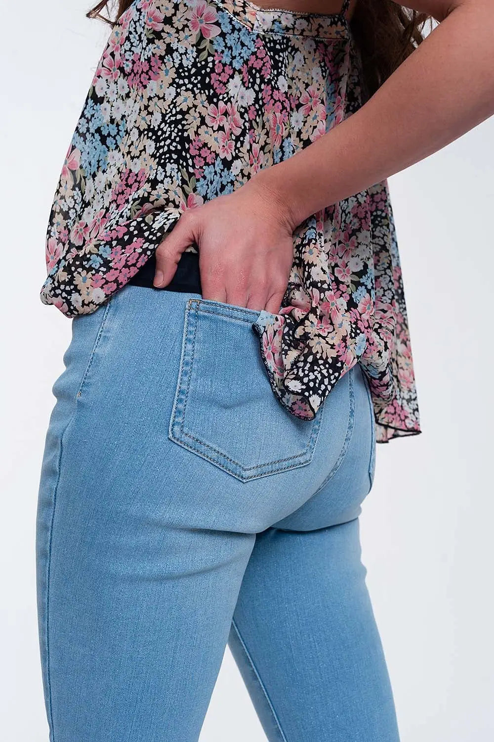 Jeans taille haute au beau design avec brillants - Pantalons