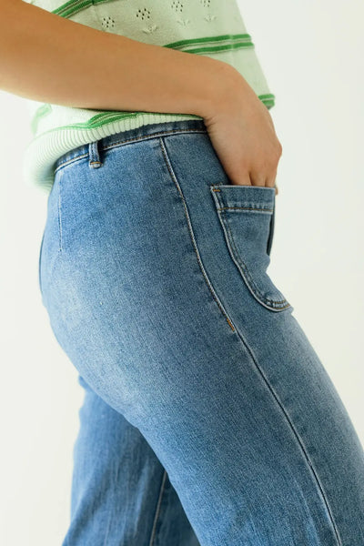Jeans wide legs with front closure with metalic buttons and front pockets - Jeans