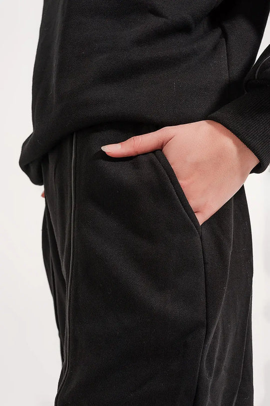 Joggers with drawstring waist and front seam in black - Pants