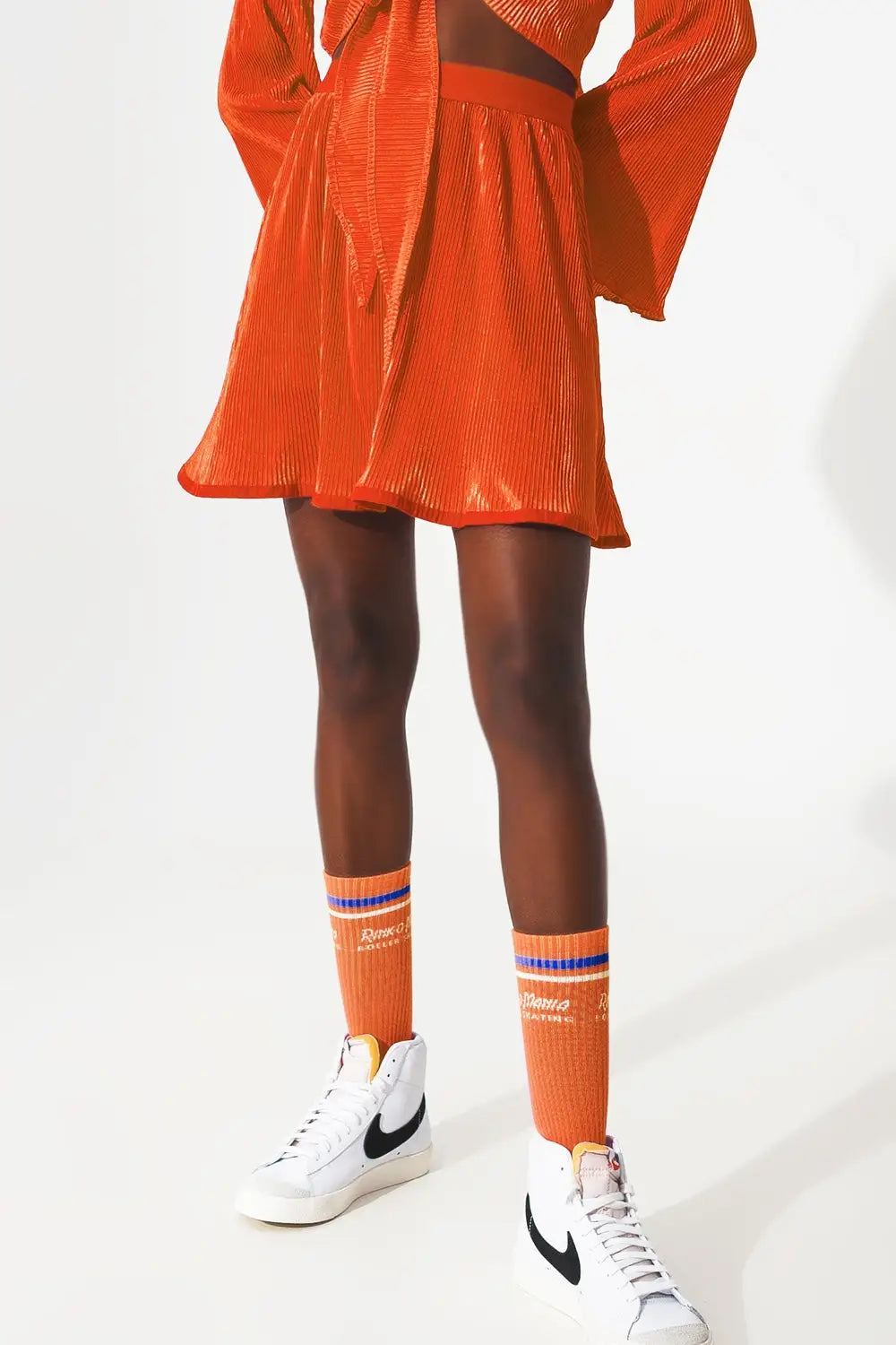 Jupe courte plissée en orange - Jupes