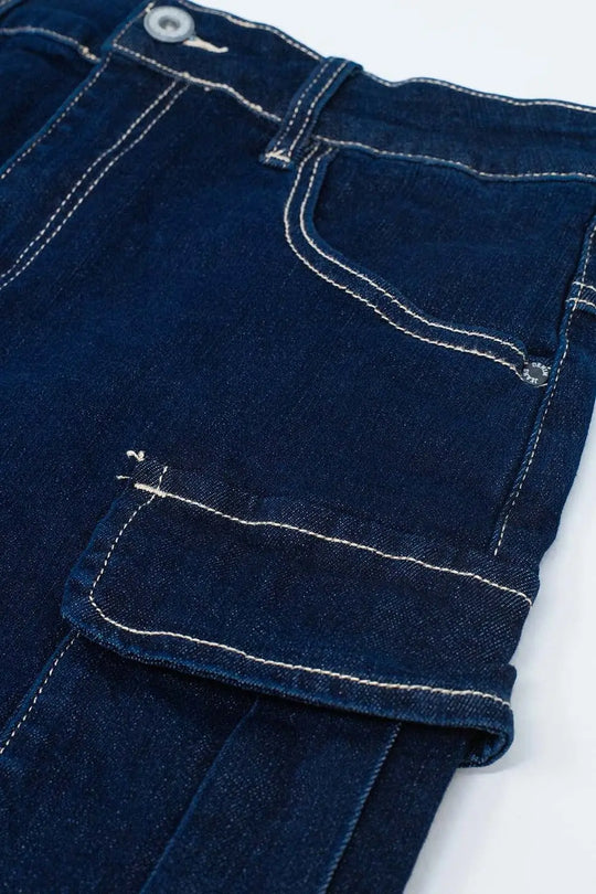 Jupe en jean cargo dans une teinte foncée avec coutures contrastantes - Jupes