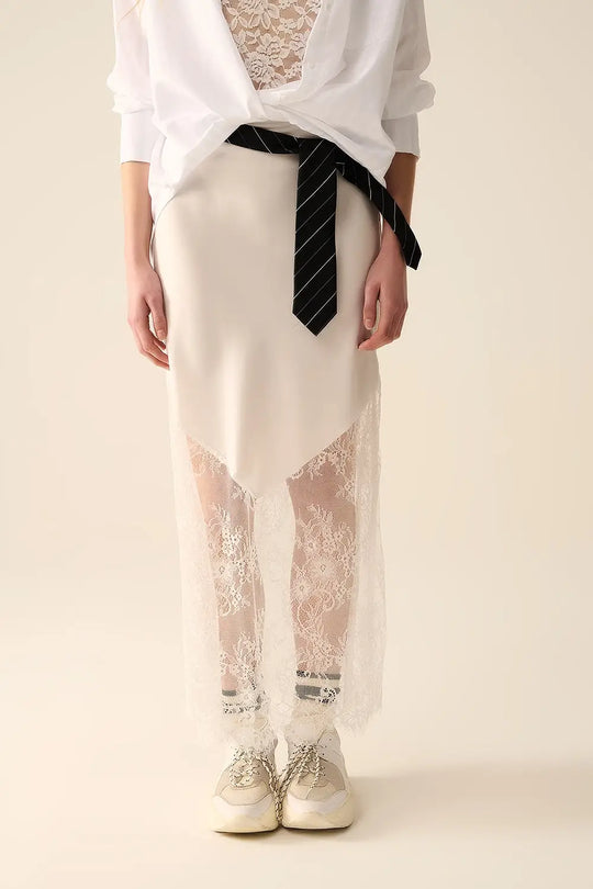 jupe en satin blanc avec de la dentelle en bas - Jupes