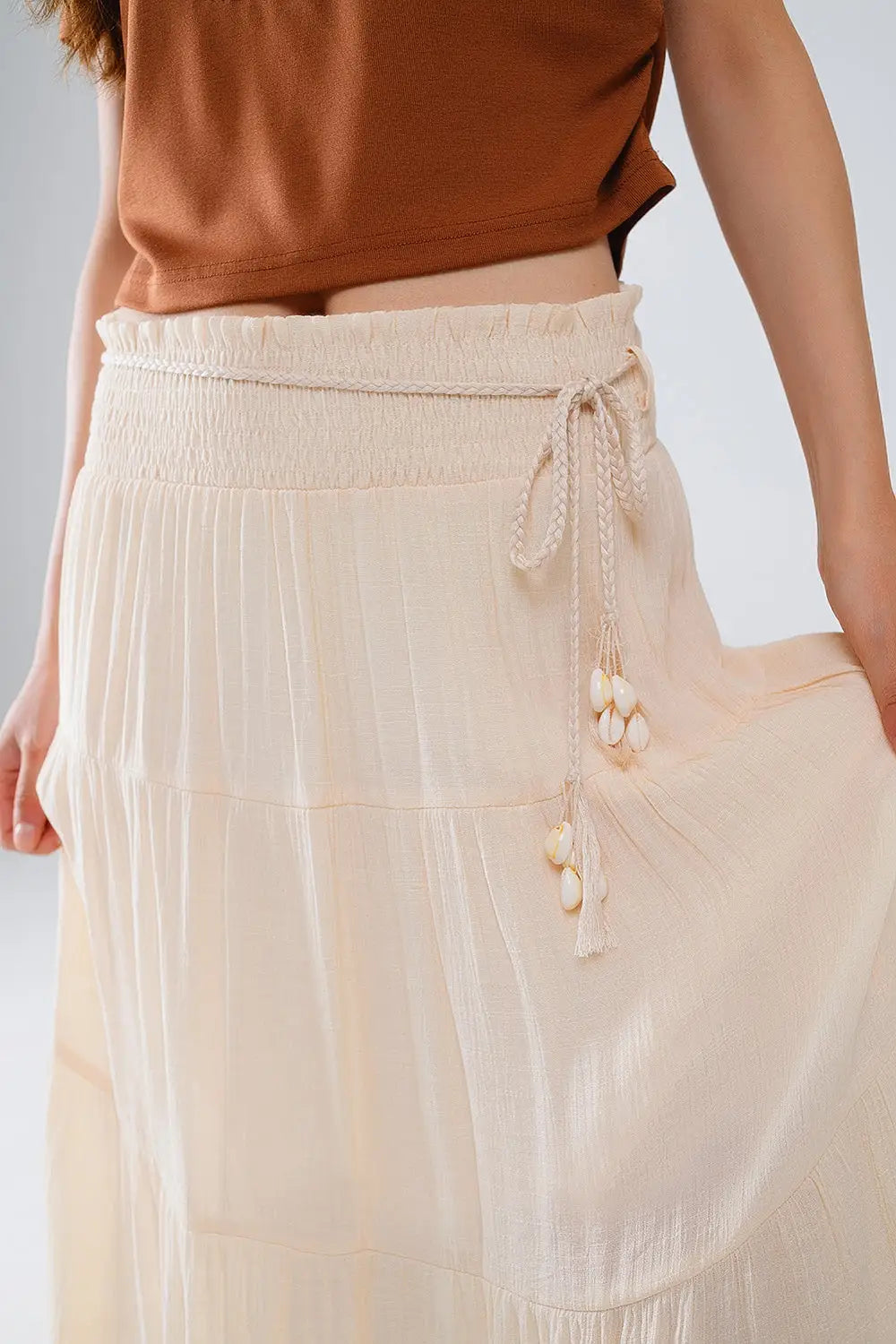 Jupe longue à pinces en beige avec taille élastique et détails en coquillage - Jupes