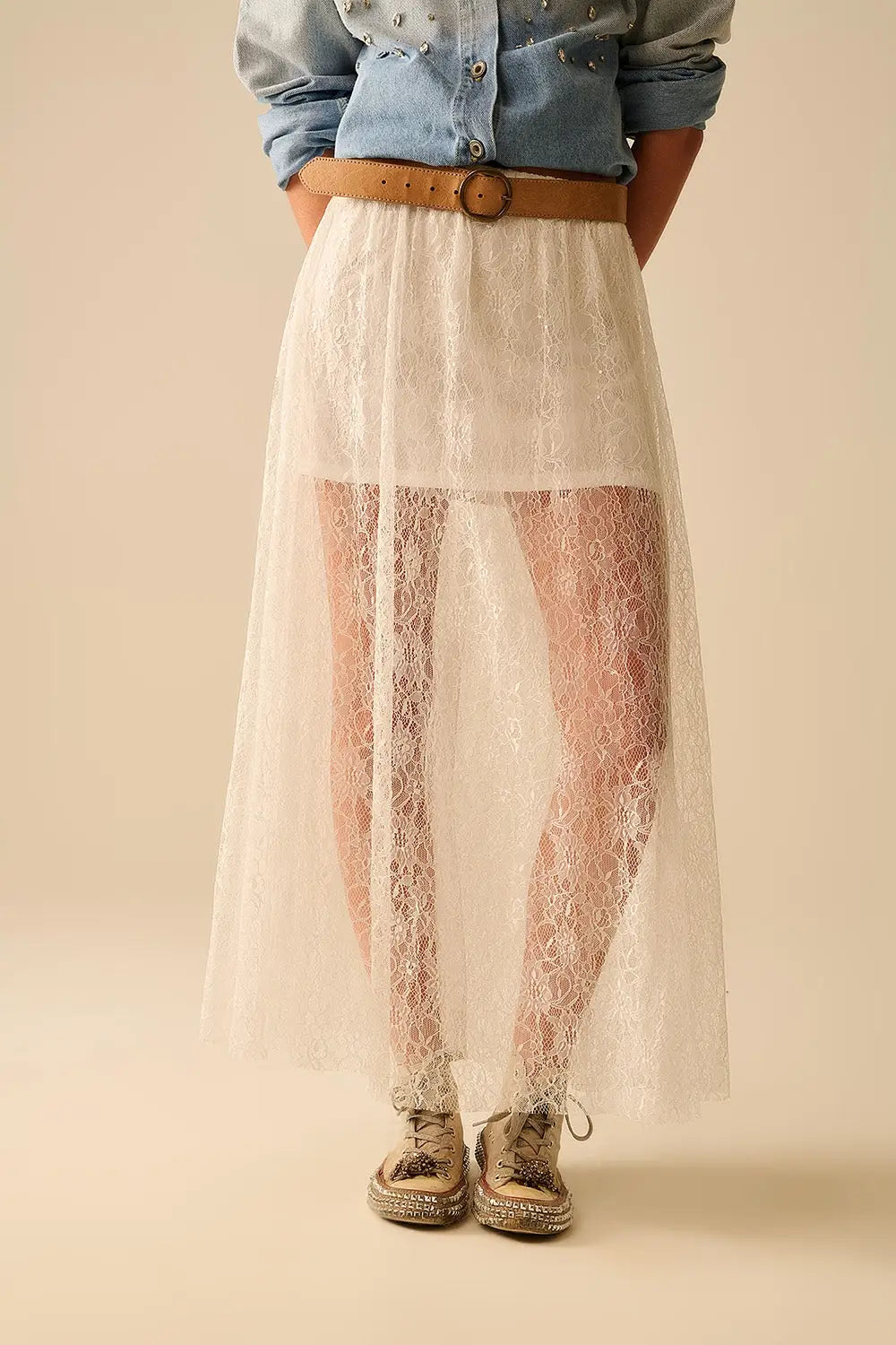 Q2 Jupe maxi en dentelle blanche avec détails en paillettes