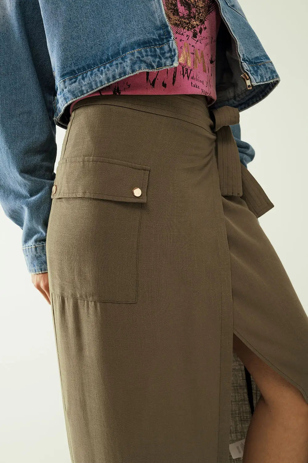 Jupe mi-longue kaki avec une poche et un détail de dentelle - Jupes