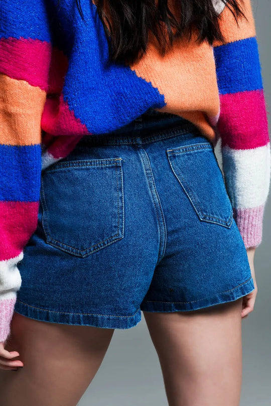 Jupe-short de style cargo avec poches avant et fermeture à boutons en délavage moyen - Jupes