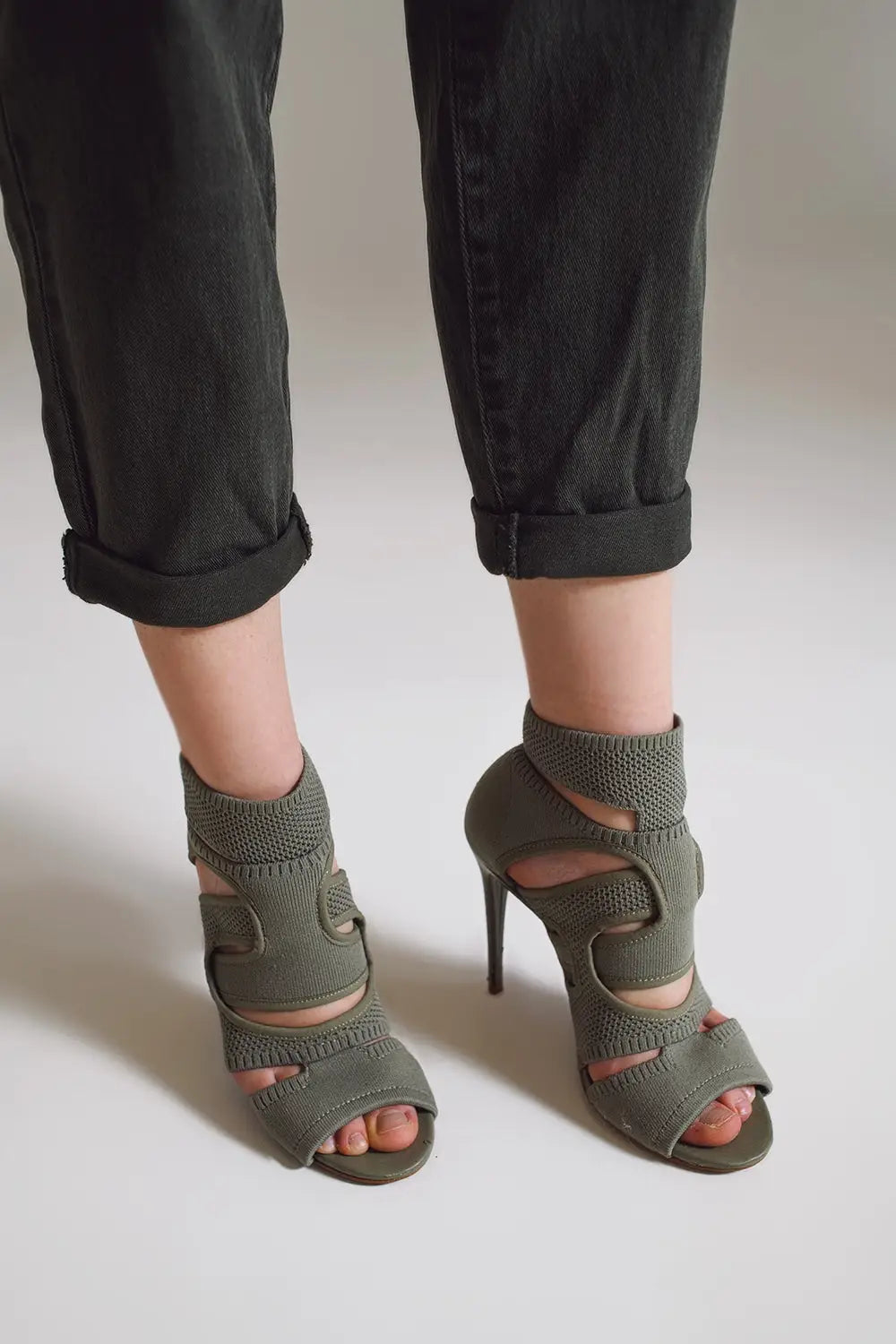 Khaki green relaxed pants with pocket detail at the waist - Jeans