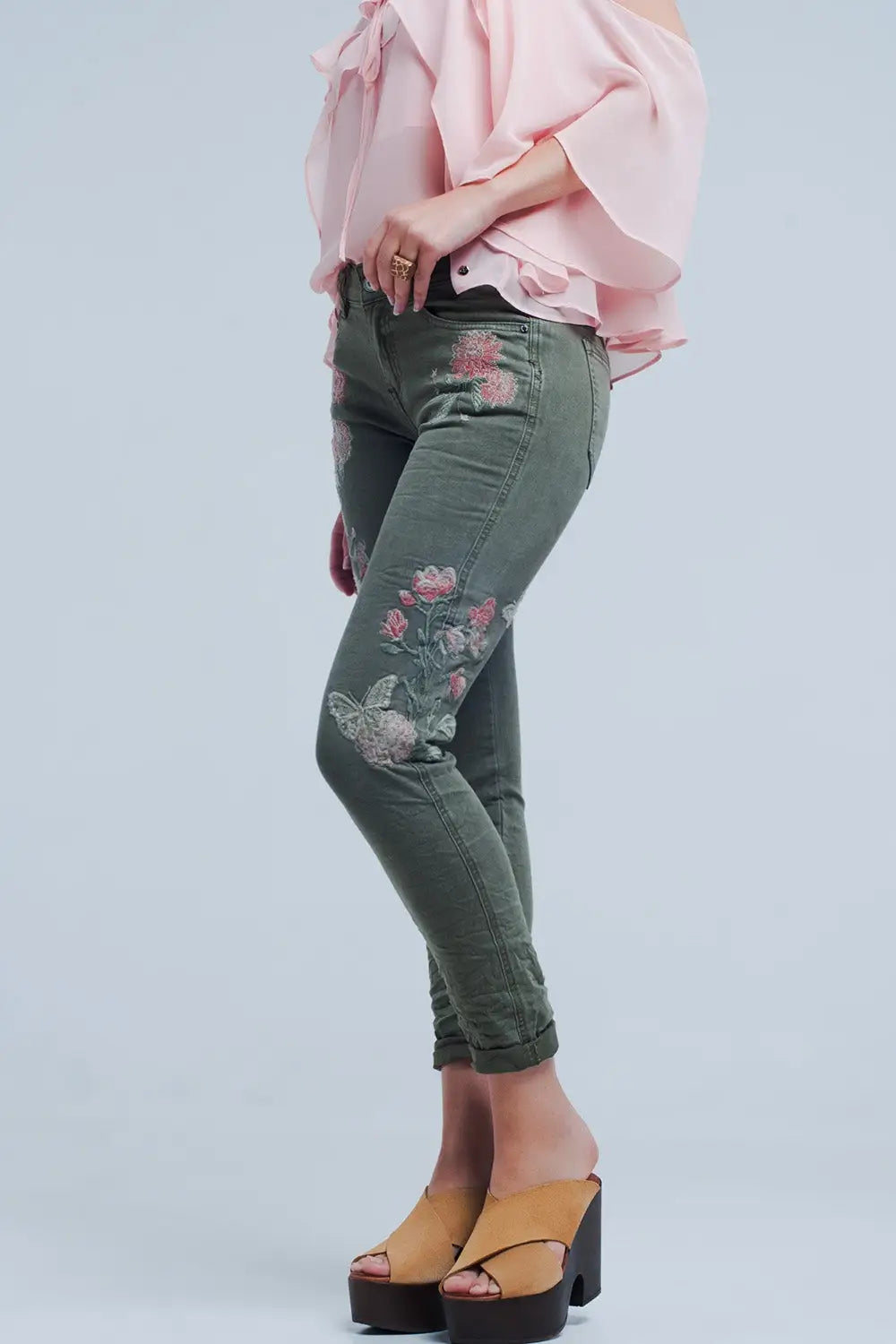 Q2 Khaki jeans with embroidered flower