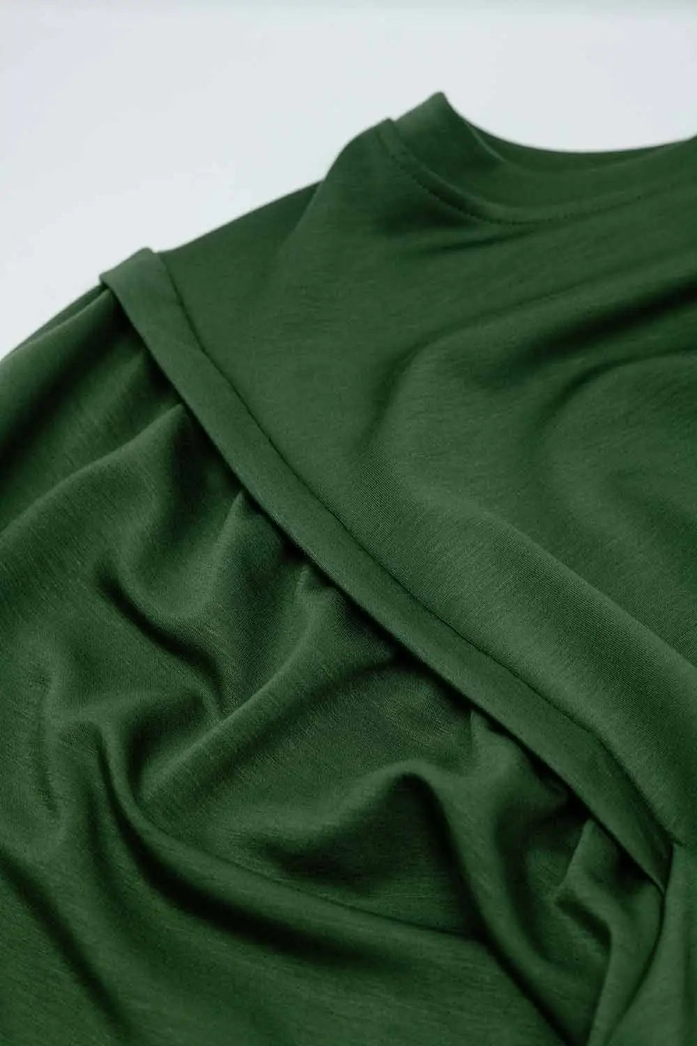 Khaki long-sleeved sweatshirts with frontal sewn details on the sides - One Size / Green - Sweaters
