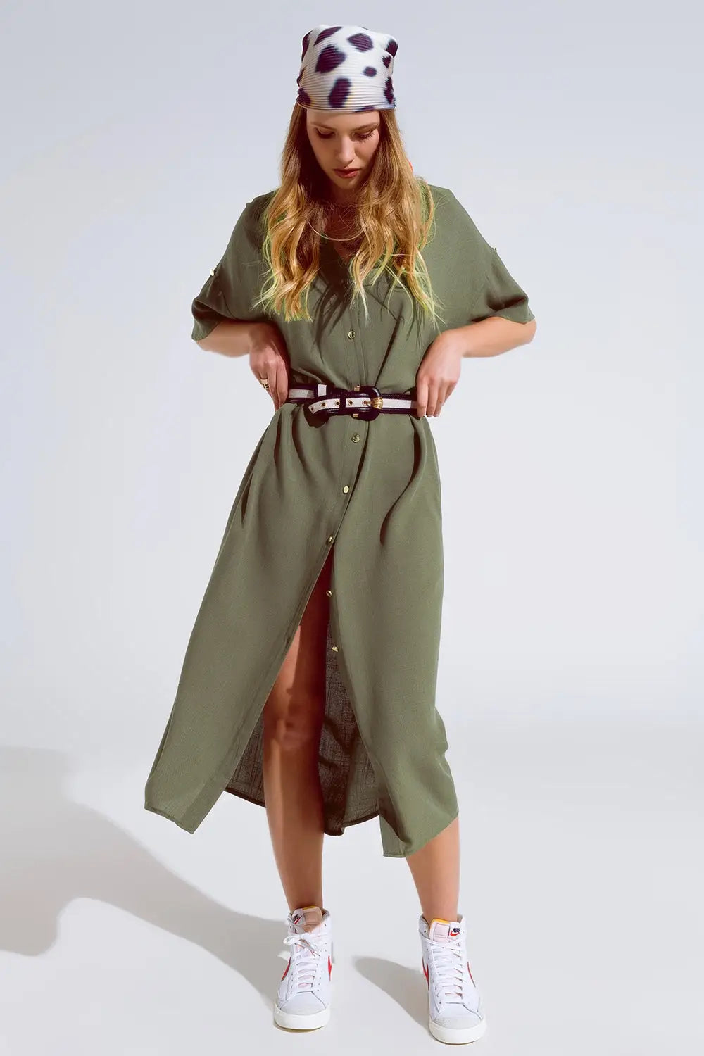 Khaki Midi Button Down Dress with Short Sleeves and Matching Belt (Robe midi boutonnée kaki à manches courtes avec