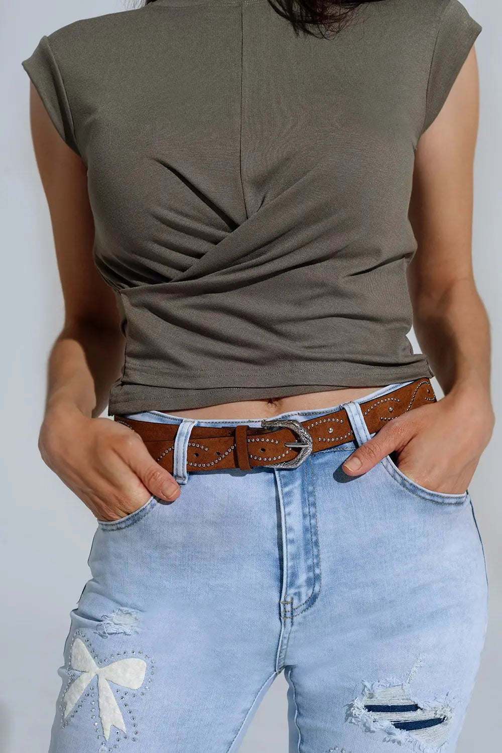 Khaki short-sleeved top crossed at the bottom front - Tops