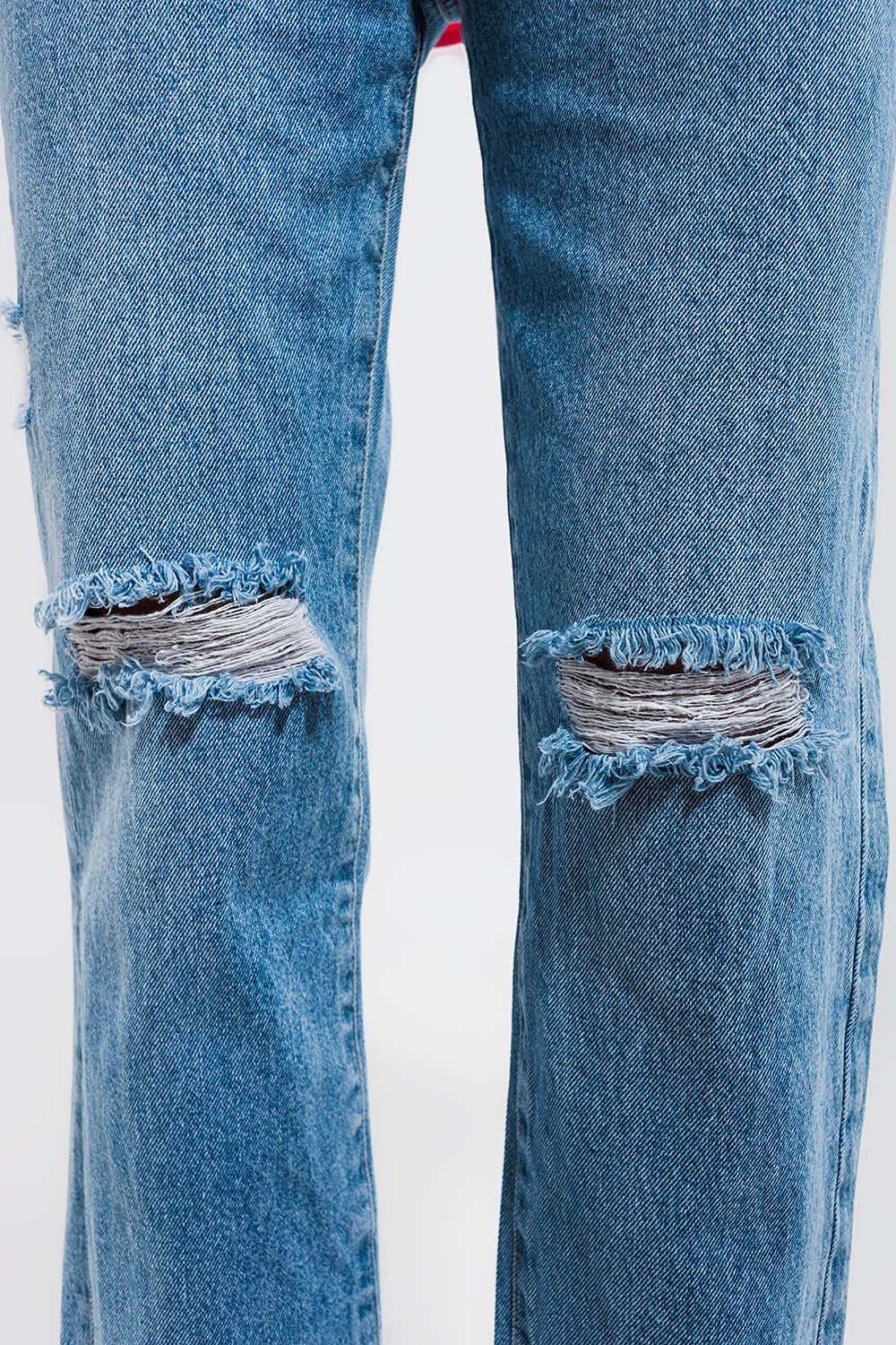 Knee rip jeans in light wash blue