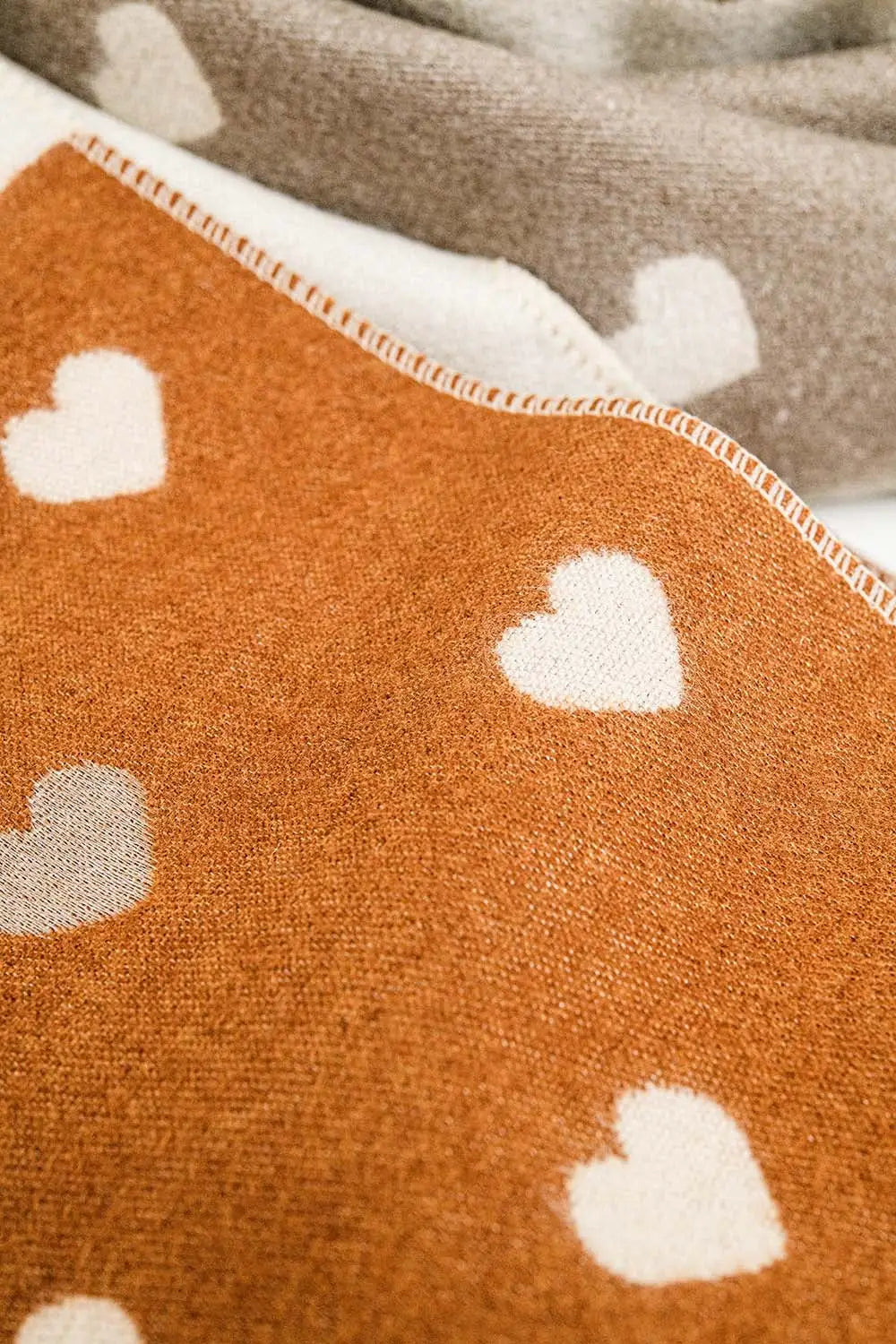 Knitted scarf with teddy bear and heart print - One Size / Brown - Scarves & Hats