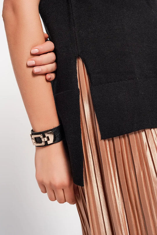 Knitted vest in black - Sweaters