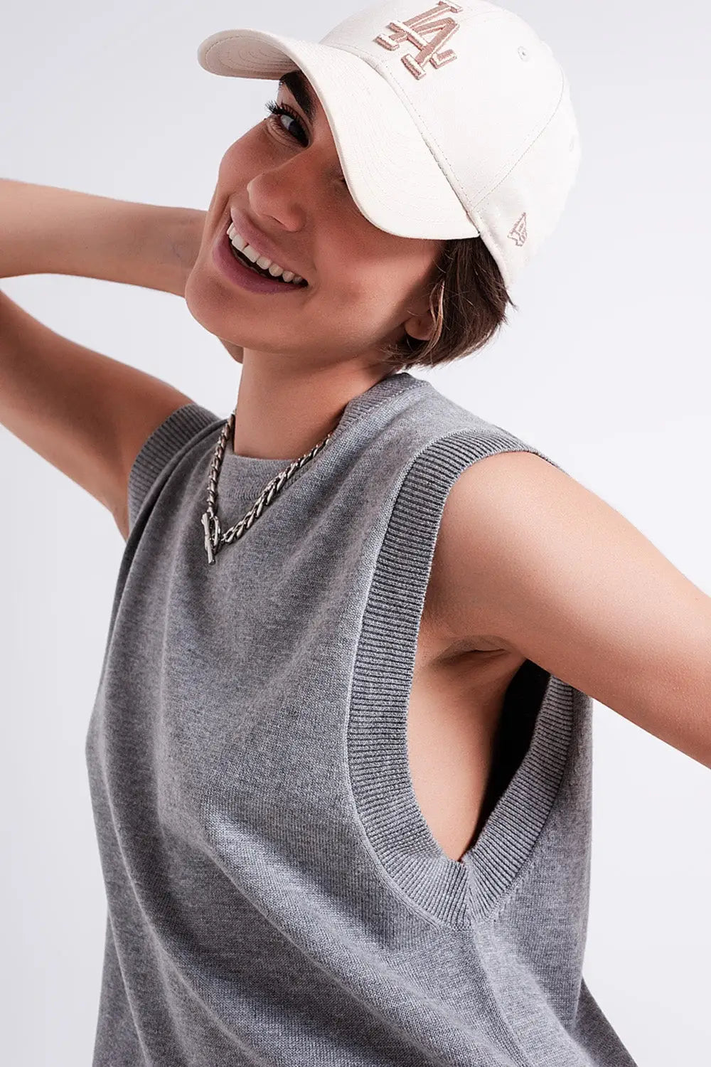 Knitted vest in grey - Sweaters