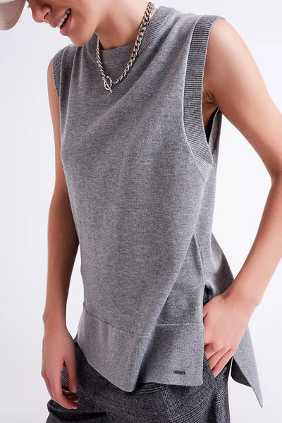 Knitted vest in grey - Sweaters