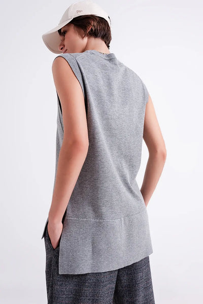 Knitted vest in grey - Sweaters
