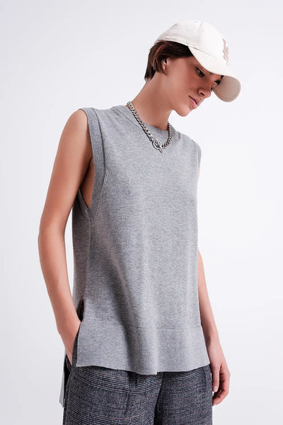 Knitted vest in grey - Sweaters