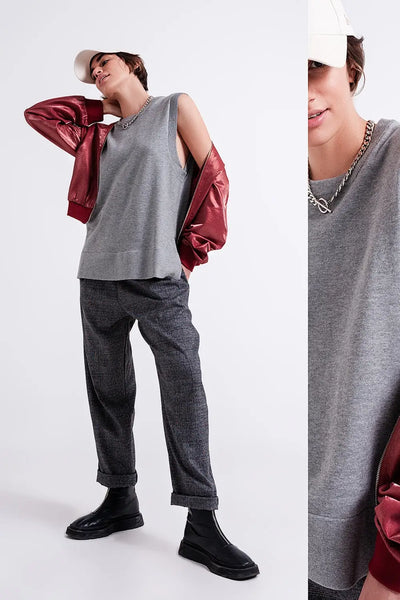 Knitted vest in grey - Sweaters