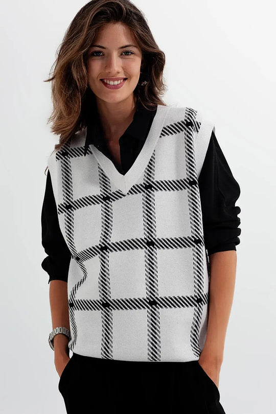 Knitted vest with big crosshatches - Sweaters