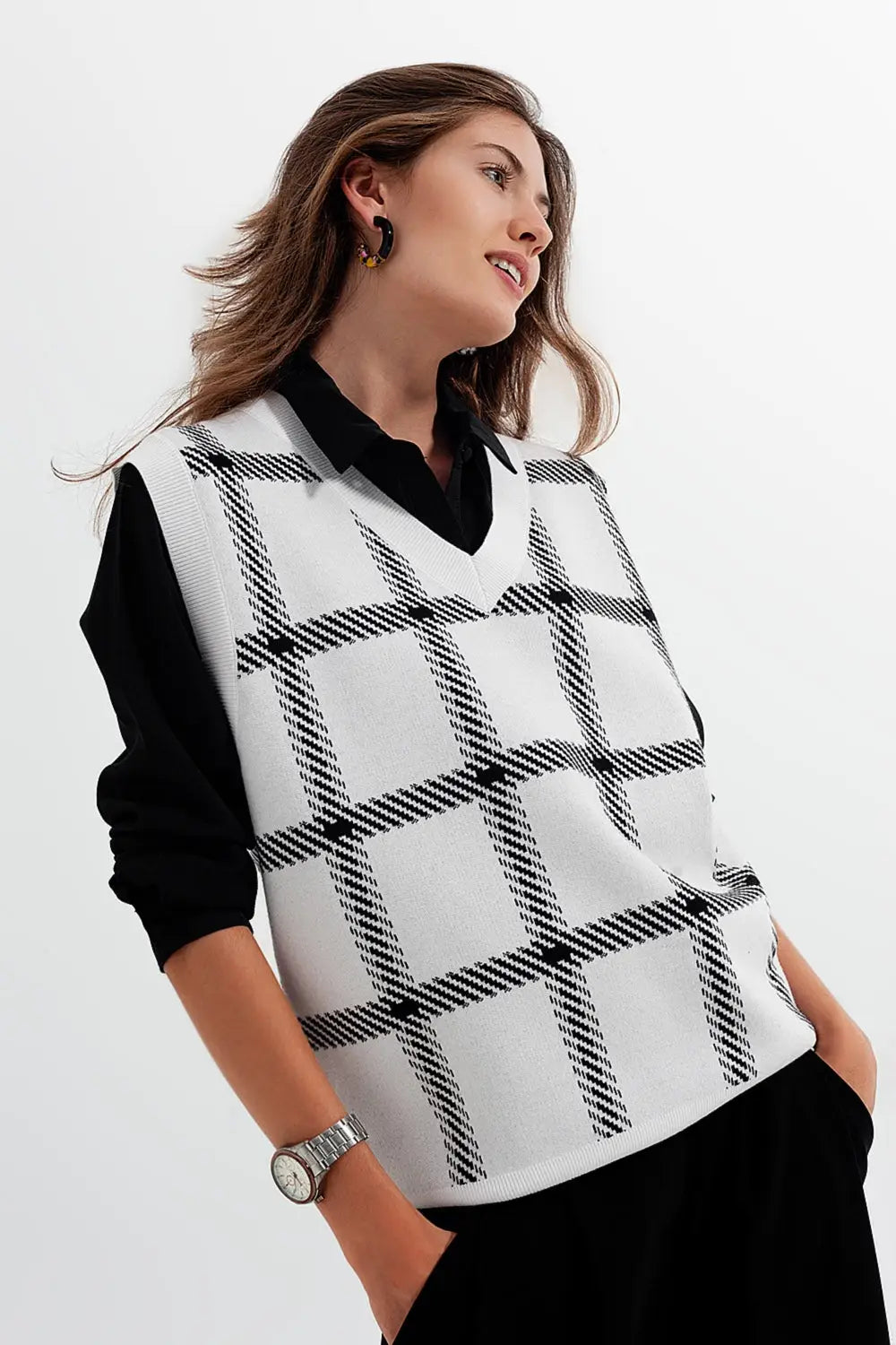 Knitted vest with big crosshatches - Sweaters