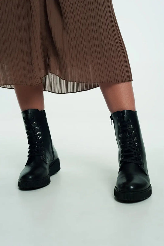 lace up boot in black - Shoes