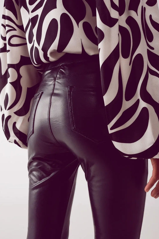 Leather look leggings in black - Pants