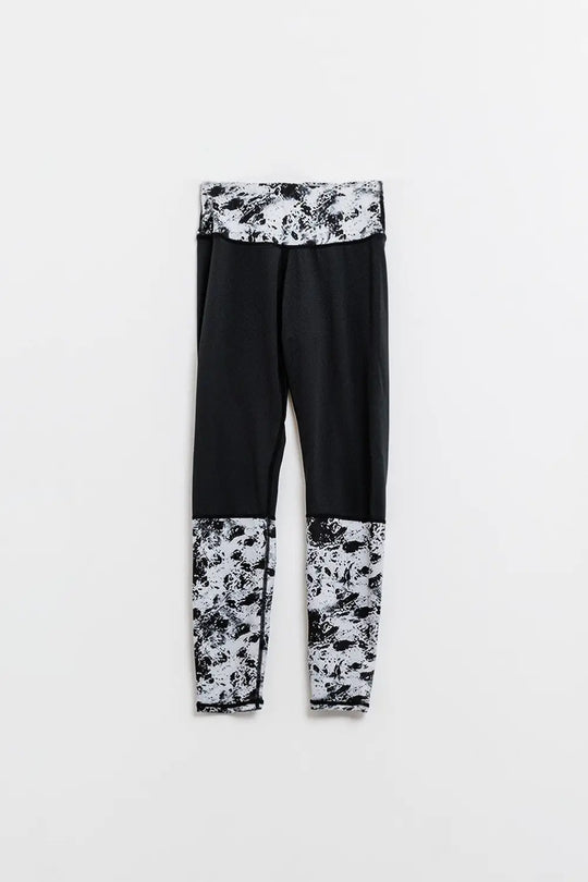 Q2 Leggings noirs avec ceinture et ourlets imprimés marbrés