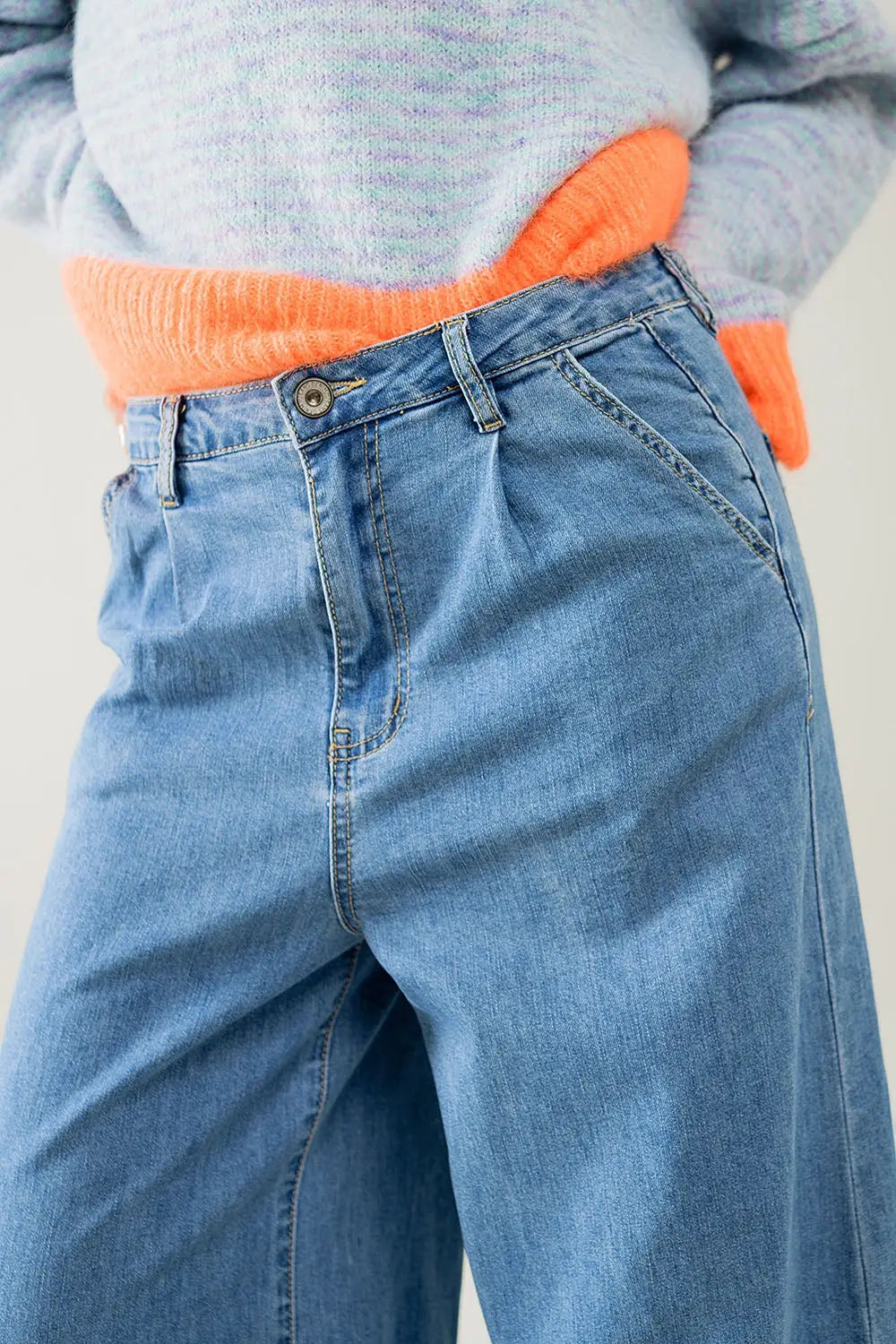 light wash extra wide leg jeans with pleats - Jeans