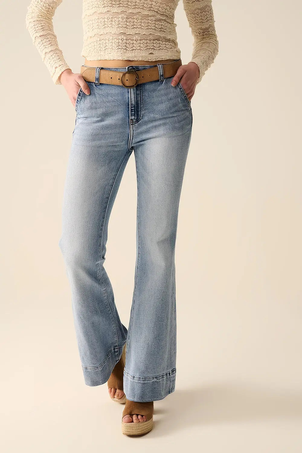 Q2 light wash flared jeans made of high-quality denim