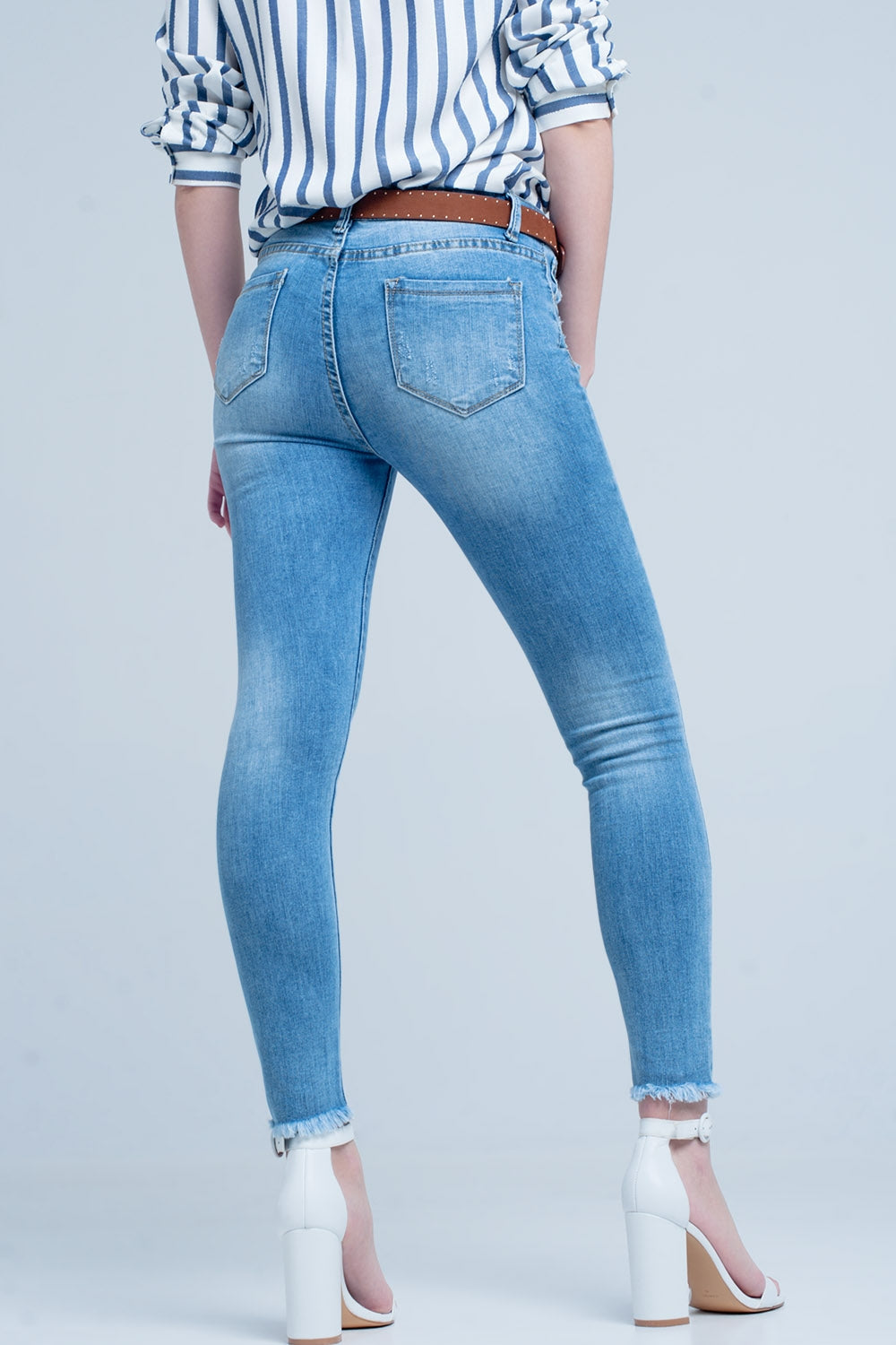 light wash skinny jean in blue