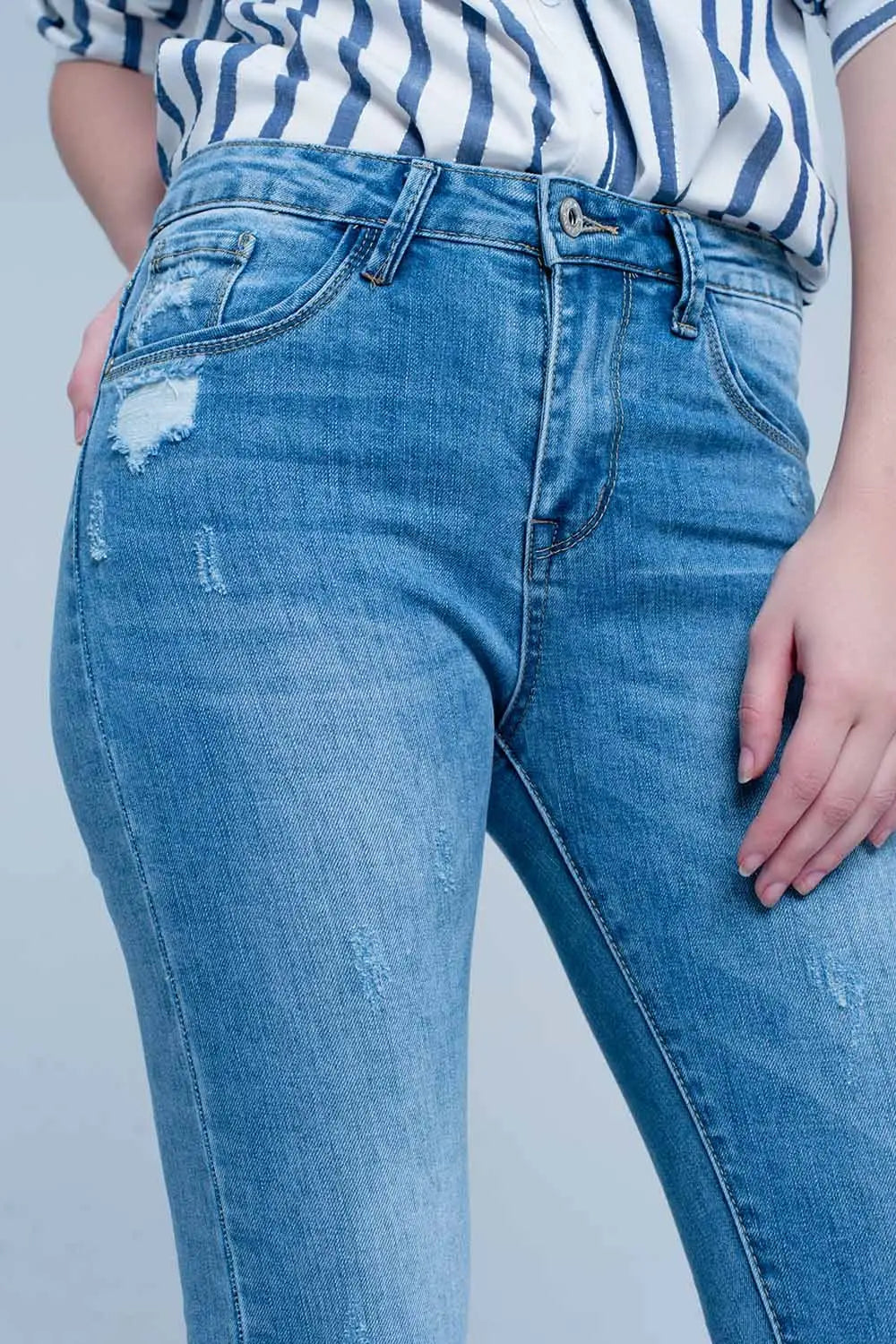 light wash skinny jean in blue - Jeans