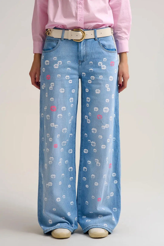 Q2 Light wash straight jeans with printed lips