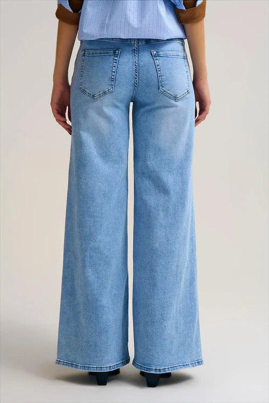 Light Wash Wide-Leg Jeans in Stretch Denim - Jeans