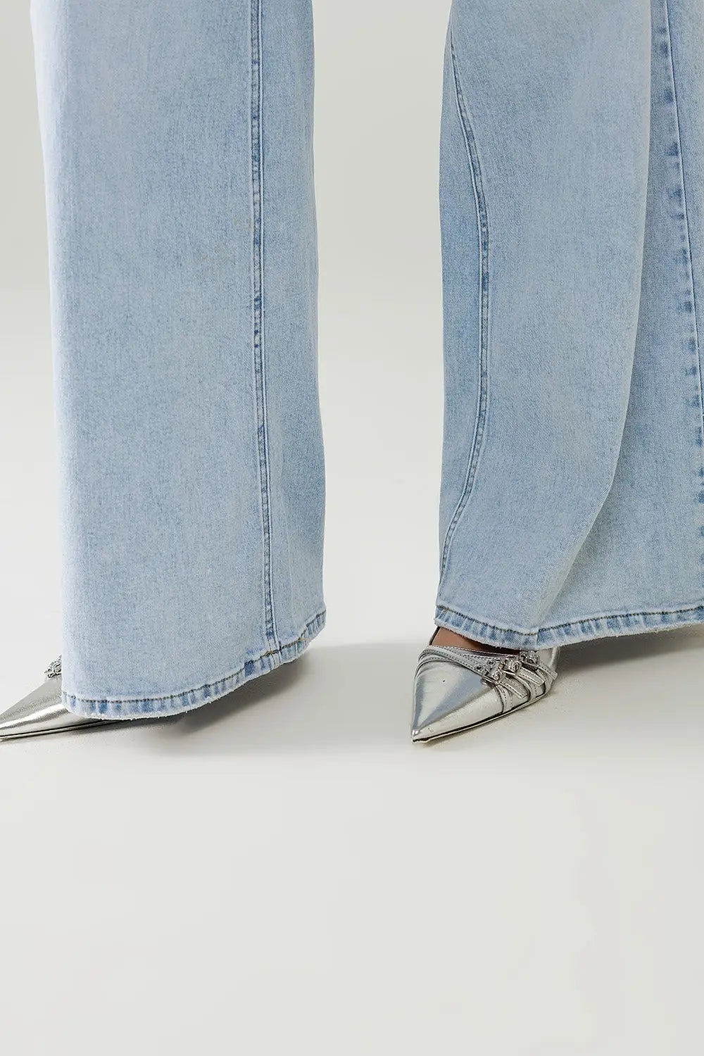 light wash wide leg jeans with stretch - Jeans