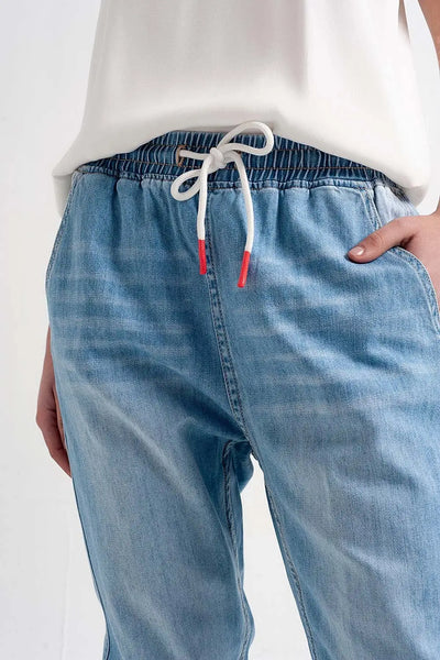 Lightweight jogger jeans in midwash - Jeans