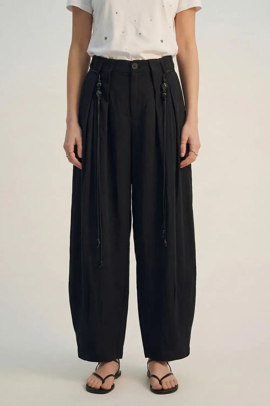 Q2 Lightweight Rayon Barrel-Fit Pants in black color