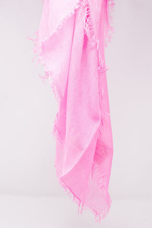 Q2 Lightweight scarf in pink