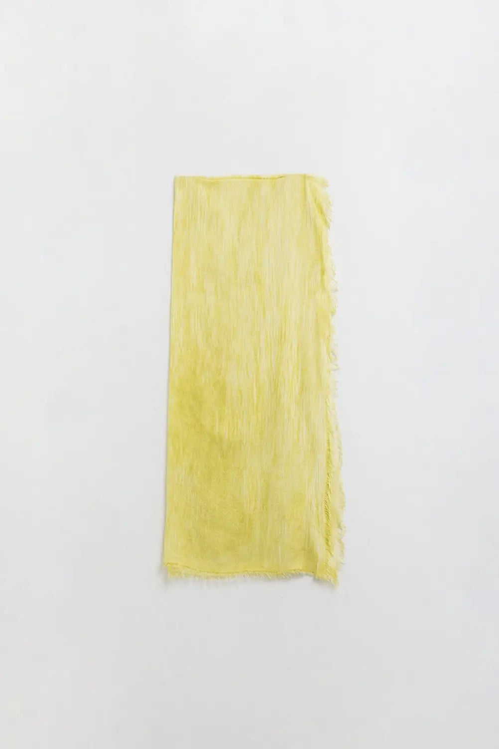 Q2 Lightweight scarf in yellow