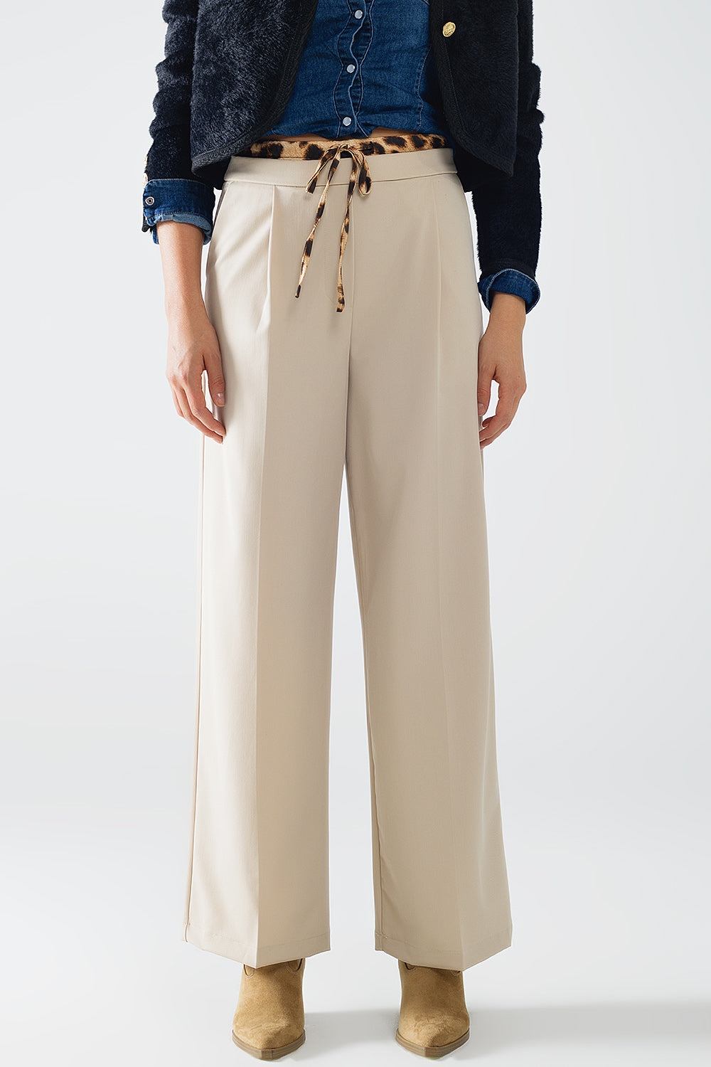 Q2 Long beige pleated trousers with leopard detail at the waist